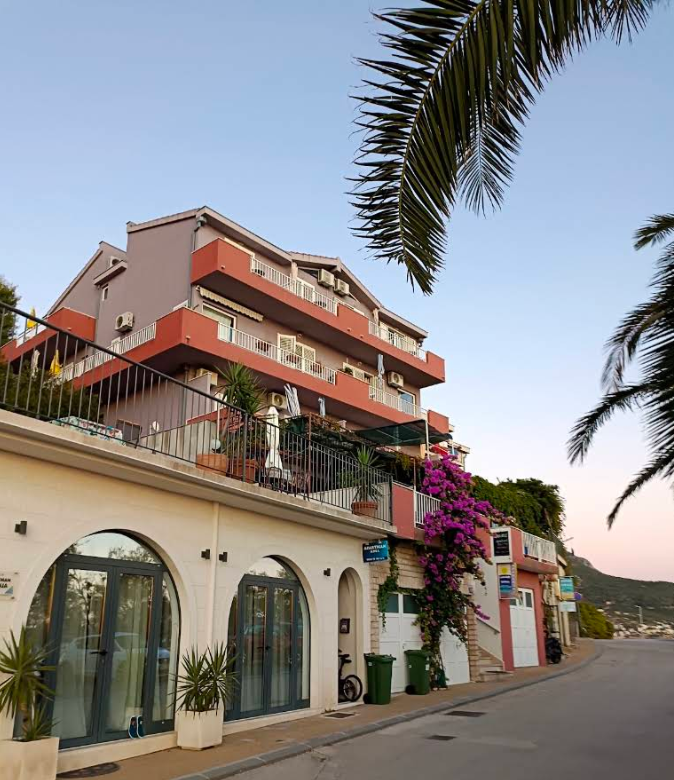 Apartmani Silvana house seen from the street
